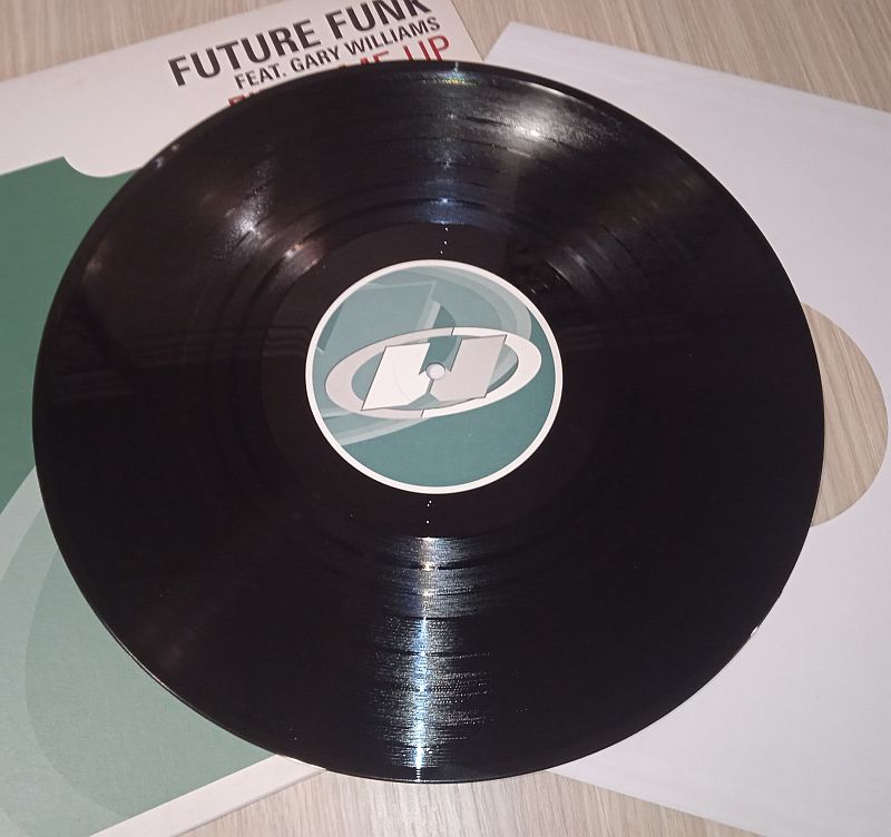 Future Funk Feat. Gary Williams – Fires Me Up (Vinyl,2000) - Image 5