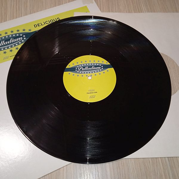 Delicious – Groove Is In The Heart (Vinyl,1999) - Image 2