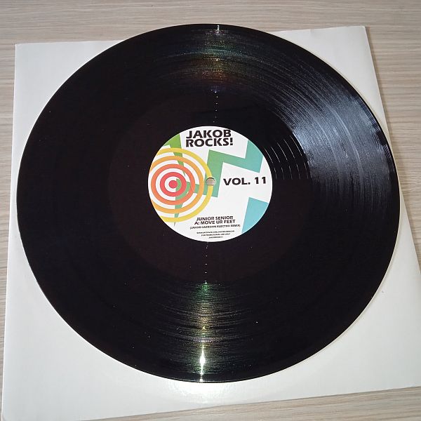 Junior Senior – Move Ur Feet (Jakob Carrison Electro Remix) (Vinyl,2008) - Image 2