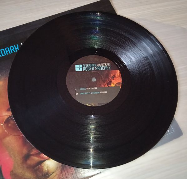 Válogatás - Roger Sanchez – Afterdark Volume 03 (Vinyl,2007) - Image 2